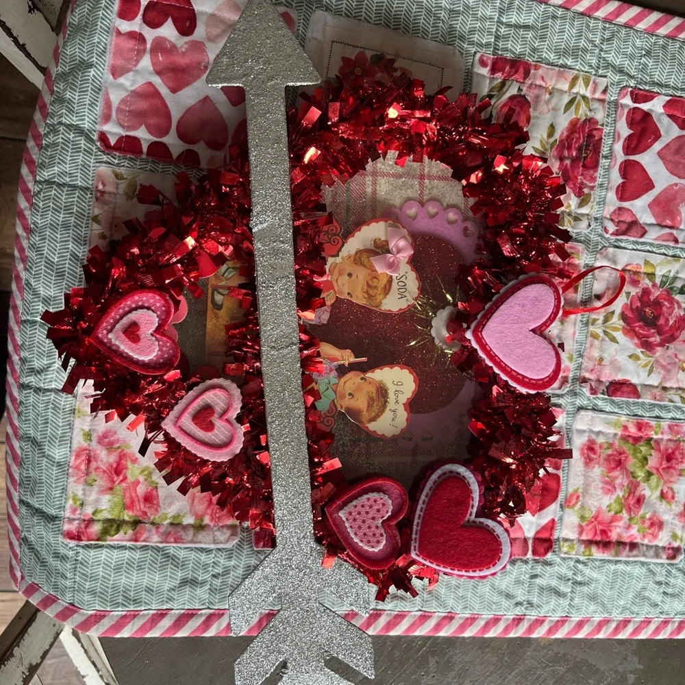 Vintage Russell stover base Valentine decoration